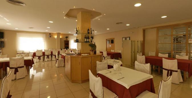 Hotel Ciutat De Carlet Екстериор снимка